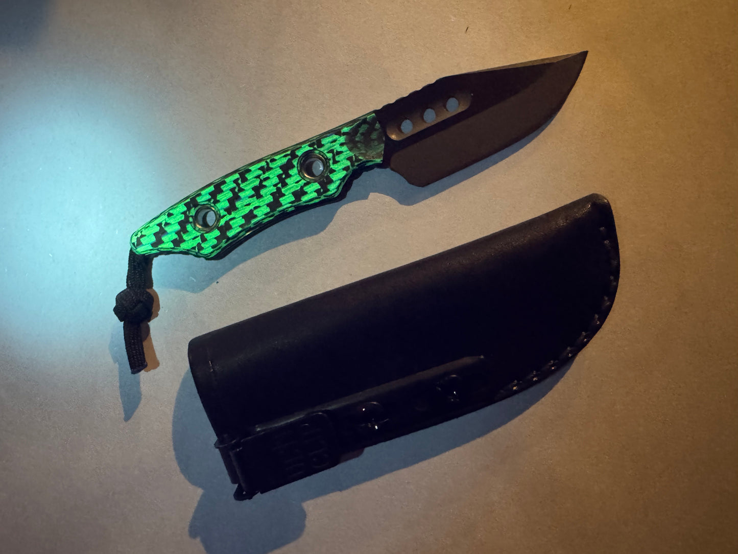 Heretic Kobold-DLC-Bowie-Glow Carbon Fiber-H065-6A-GLOCF