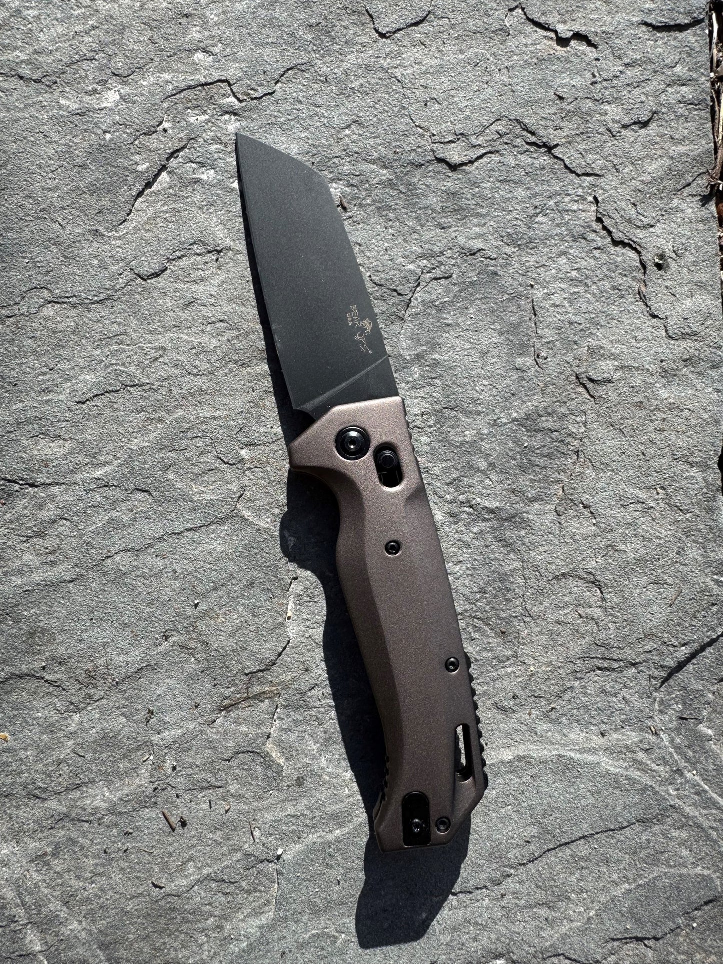 Bear & Son Auto Bear OPS KATAKT III Dark Earth Black DLC M390 Wharncliffe AC-2200-ALDE-B
